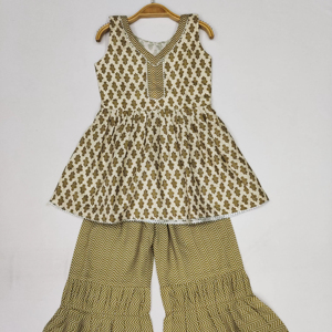 Ensemble Sharara vert olive pour filles Shoryam Fashion, Kurti évasé |   Vêtements ethniques traditionnels en coton pour les mariages, les fêtes et les festivals indiens - Product Image 1