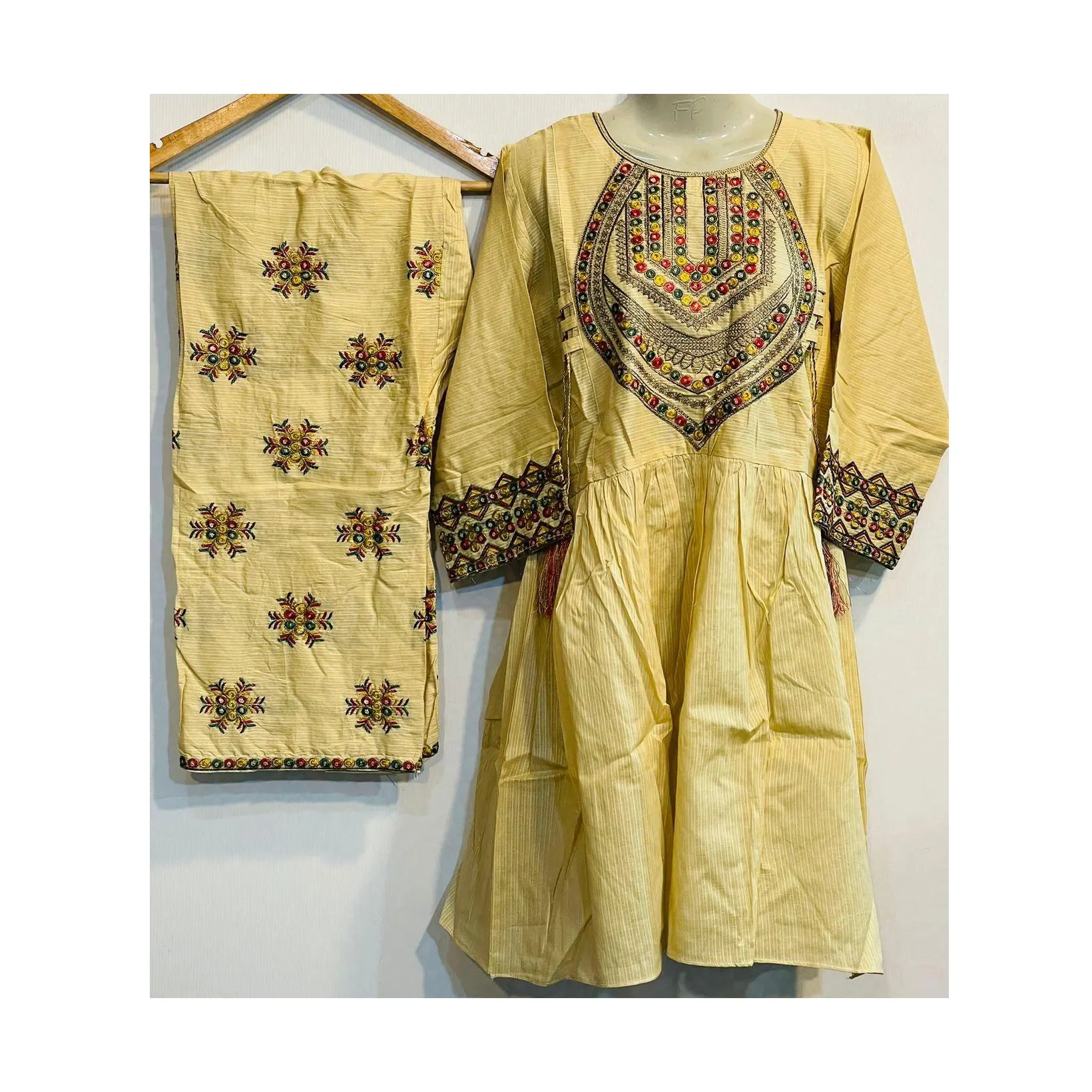 ผลิตภัณฑ์ใหม่สำหรับผู้หญิงสนามหญ้า/ปากีสถาน dupatta สงคราม Kameez/Shalwar kameez dupatta