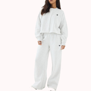 Conjunto Deportivo de Sudadera Corta y Pantalones Jogger de Pierna Recta para Mujer, Ajuste Holgado, Ropa Deportiva de Felpa para Marcas OEM - Product Image 1