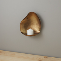 Portavelas de Pared de Hierro con Recubrimiento en Polvo Dorado, Diseño Artístico Moderno y Lujoso, Hecho a Mano, Personalizable con Logotipo