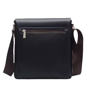 Fermeture éclair sécurisée et disposition de pochettes multiples pour une organisation facile Sac bandoulière - Product Image 3