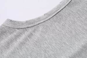 เสื้อกล้ามรัดรูปของผู้หญิงเสื้อครอปแขนกุดสีพื้นโลโก้ออกแบบได้เองและสั้นออกกำลังกาย - Product Image 4