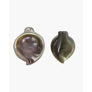 Cuentas sueltas de nácar negro con forma de flor y diseño de cuchara - Product Image 1