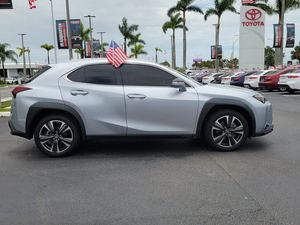 SUV hybride UX 250h FWD d'occasion 2023 - Product Image 5