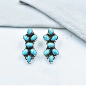 Pendientes de poste de plata esterlina con joyería de piedras preciosas hechas a mano de turquesa Mojave para ella - Product Image 1