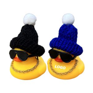 Gorro de Punto a Rayas de Plástico Personalizado para Patitos de Goma - Regalos Promocionales y Recuerdos de Fiesta - Product Image 1