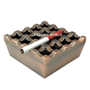 Cendrier en métal fini personnalisé meilleure vente de cendrier de créateur fait main forme carrée vente en gros cendrier en métal fantaisie - Product Image 1