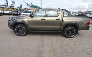 Camioneta Usada de Doble Cabina, 2.8L Turbo Diésel, Automática, Volante a la Derecha, Versión Tropical, Interior Oscuro, Fabricación Alemana, Tracción en las Cuatro Ruedas, R17 R18 - Product Image 6