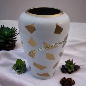 Florero de aluminio elegante de alta calidad al por mayor para la decoración de la sala de estar del hotel casero maceta en el precio asequible - Product Image 6