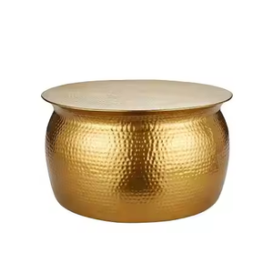 Mesa de centro de muebles de forma redonda de diseño estándar Mesa de centro de aluminio de color dorado martillado de Azora Industries - Product Image 5