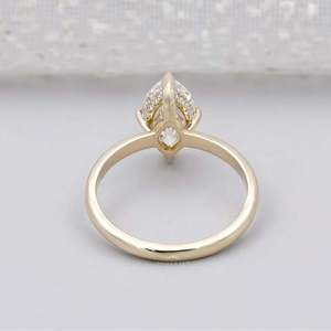 Anillo de Compromiso Solitario con Certificado IGI, Diamante de Corte Marquesa con Halo Oculto, Anillos de Diamantes Certificados - Product Image 3