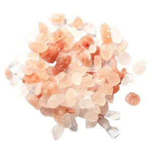 La sal rosa del Himalaya es un tipo de sal de roca extraída de la mina de sal de Khewra en Pakistán, cerca del Himalaya.