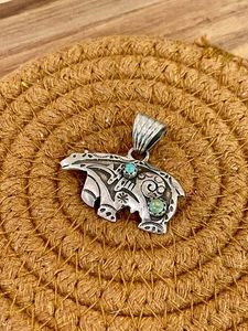 Pendentif ours en argent sterling fait à la main avec des bijoux du sud-ouest estampillés à la main turquoise - Product Image 2