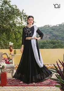 Soporte de uso ocasional/Top corto de Georgette de diseño perenne para adultos con bordado y fabricante de trabajo manual de India - Product Image 2