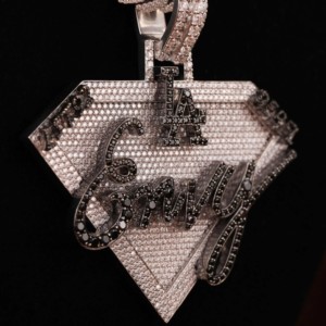 Colgante de Diamante con Forma Personalizada, Oro Sólido de 14 Quilates, Completamente Engastado con Moissanita Negra y Blanca, Regalo para Alguien Especial - Product Image 4