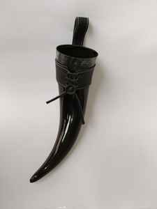 Corne à boire viking sculptée à la main en matériau organique poli, style animal imitation antique, Dark S Tattoo's, décoration d'intérieur européenne - Product Image 4
