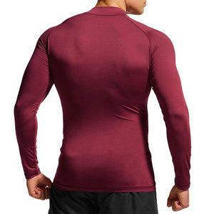 Haut cou Rash Guard Logo personnalisé et étiquette rouge couleur unie fabricant personnalisé hommes Rash Guard bas quantité minimale de commande Rash Guard - Product Image 3