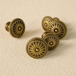 ลูกบิดทองเหลืองสำหรับตู้เสื้อผ้า ให้สัมผัสหรูหราสำหรับการปรับปรุงเฟอร์นิเจอร์ระดับพรีเมียมในบ้านที่มีสไตล์ - Product Image 1