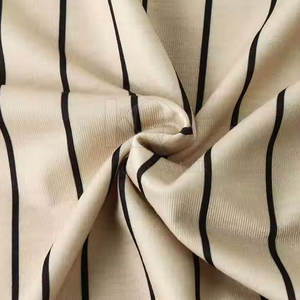 Tenue d'été décontractée tendance pour hommes, comprenant un t-shirt et un short, confortable, légère, 100% coton, design à séchage rapide, adaptée - Product Image 5