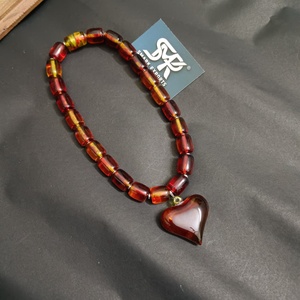 สินค้ามาใหม่สร้อยคอลูกปัดเรซิ่นสีเหลืองอำพันทำด้วยมือจี้หัวใจดีไซน์นางฟ้าสำหรับผู้หญิงน้ำหนักเบาแฟชั่นทันสมัย - Product Image 2