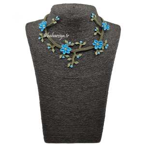 Collar de encaje de aguja de flor de naranja en colgantes y dijes de moda azul - Product Image 1