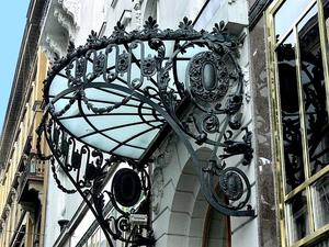 Auvent de fenêtre moderne en fer forgé pour extérieur avec verre et design durable pour la protection et l'élégance des villas - Product Image 3