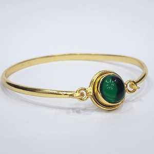 Brazalete de diseñador Vintage de excelente calidad chapado en oro y plata de ley 925 con cabujón piedra preciosa de ónix verde Idea de regalo perfecta - Product Image 3