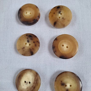 Botones de Cuerno de Búfalo Natural al por Mayor, Acabados y Coloridos para Accesorios de Ropa, Alta Calidad - Product Image 1