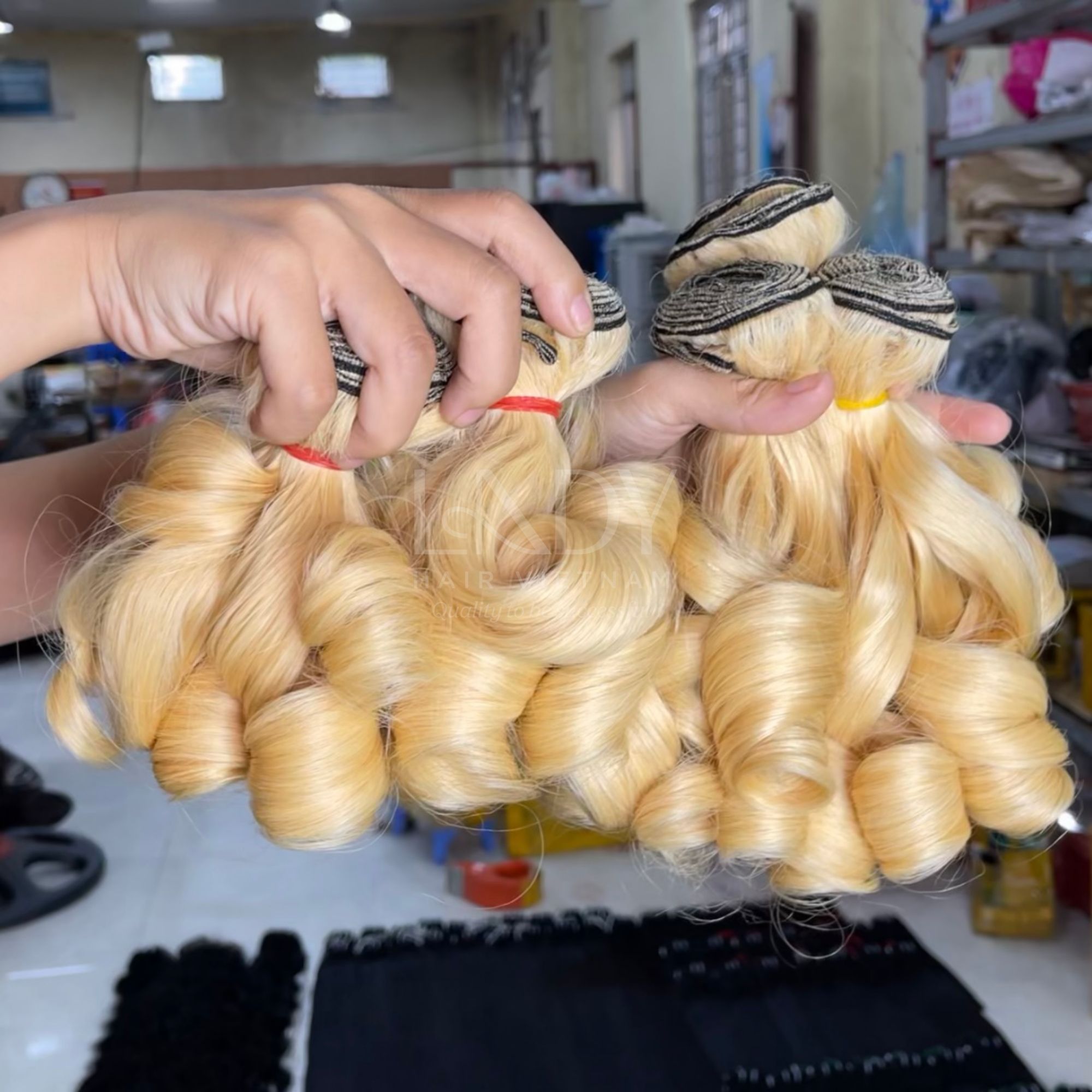 สีบลอนด์