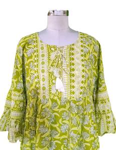 ชุดเดรสยาวลายดอกไม้พิมพ์มือบนผ้าคริสตัล ผ้าฝ้ายสไตล์โบฮีเมียน ชุดเดรสยาวสำหรับฤดูร้อนสำหรับผู้หญิง ขนาด 57 นิ้ว - Product Image 2