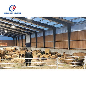 Hangar à structure en acier avec zone d'alimentation et ventilation sur le toit pour ferme laitière ou vache bovine - Product Image 1