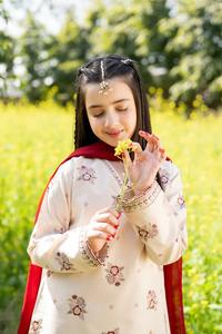 Lehenga Choli pour filles pakistanaises, vêtements de fête, tissu acrylique brodé, sans plis, pour les mariages et les fêtes d'anniversaire - Product Image 2