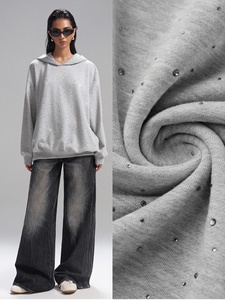 Sweat à capuche surdimensionné en strass avec cristaux étincelants et pull à logo sur le devant pour hommes femmes fournisseur de gros personnalisé - Product Image 5