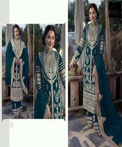 Luxueux Saisonnable Porter Crape/Creepe Salwar Dupatta Set avec Opulent Séquence Travail et Embellissements en Pierre - Product Image 3