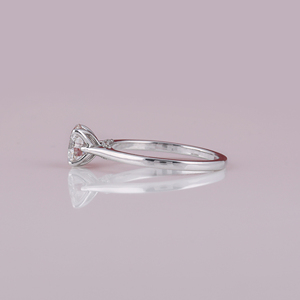 Anillo de compromiso chapado en oro y platino, anillo de diamante de corte redondo pequeño cultivado en laboratorio de estilo clásico de lujo para cumpleaños - Product Image 3