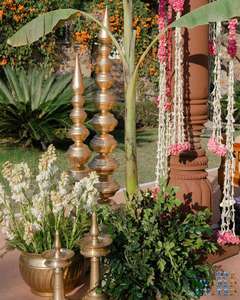 พวงมาลัยดอกดาวเรืองประดิษฐ์แบบแขวน รุ่นใหม่ ขายดี ปี 2024 พร้อมของตกแต่งสำหรับตกแต่งทางเข้าเวทีงานแต่งงาน - Product Image 4