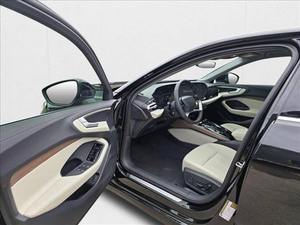 Audi A5 Premium 4 portes à hayon AWD d'occasion propre, modèle 2025 - Product Image 3