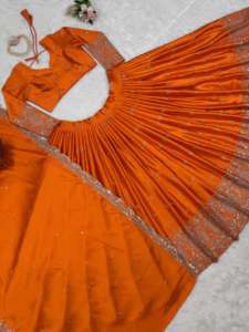 Lehenga Choli moderne avec tissu en soie satinée, design réversible, séquences jusqu'à la taille 44, intérieur de mariage - Product Image 2
