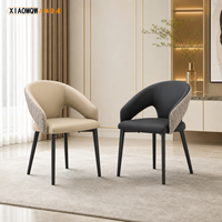 Chaise de salle à manger moderne avec dossier tissé incurvé, structure en bois durable, revêtement en similicuir et pieds en métal pour chambre à coucher