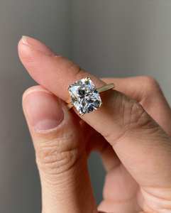 Anillo de compromiso de diamante cultivado en laboratorio de corte radiante de 3.26CT con anillo de estilo, regalo de joyería de diseño de lujo de oro de 14 quilates para momentos especiales - Product Image 4