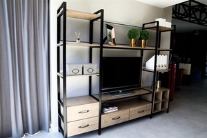 Soportes altos de TV de metal de estilo moderno con estantes y bandejas de madera Estantes Organizadores de muebles para el hogar interior - Product Image 2