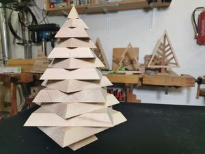 Árbol de Navidad de madera maciza 2024 con calidad Premium para decoración de festivales a un precio asequible - Product Image 4