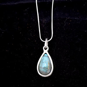 Collier en argent en Labradorite Bijoux faits main avec pierre naturelle Design élégant et unique - Product Image 1