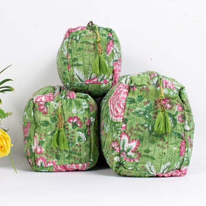 Wholesale Custom Made Elegant Flower Pattern Printed Cosmetics <b>Bag</b> <b>Large</b> Capacity <b>Toiletry</b> Pouch for Outdoor and Travel - Product Image 2