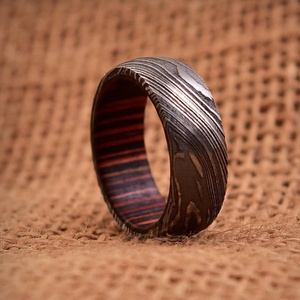 Anillo personalizable con incrustaciones de madera y acero de Damasco hecho a mano, banda de boda DIY, regalo perfecto para él, fabricante de cuchillos de joyería OEM - Product Image 3