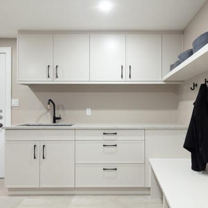 Système de meuble de buanderie moderne pour balcon Senger avec lave-linge et sèche-linge intégrés, rangement <span class=keywords><strong>en</strong></span> <span class=keywords><strong>bois</strong></span> et plan de travail <span class=keywords><strong>en</strong></span> marbre Arabescato - Product Image 4