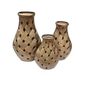 Venta caliente Maravilloso diseño Artesanías de metal Nueva llegada Florero estructurado decorativo para Decoración de mesa Propósito - Product Image 1