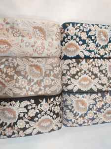 Tissu en dentelle brodée à la main de haute qualité 100% coton, dentelle ajourée, GotaVastra du Rajasthan - Product Image 2