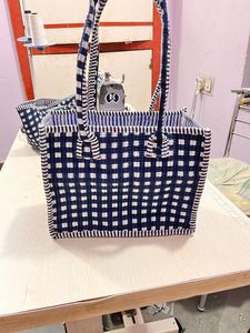 Bolsas de compras de algodón impresas con logotipo personalizado Estilo de moda para promociones y obsequios con bolsa a juego - Product Image 2