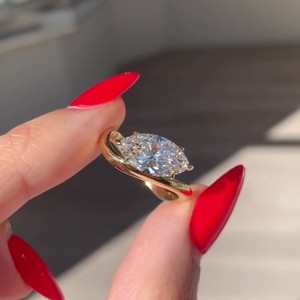 Bague de fiançailles en moissanite taille marquise 5x10mm, solitaire plaqué or jaune, bijoux fins de mariage, vente en gros - Product Image 1